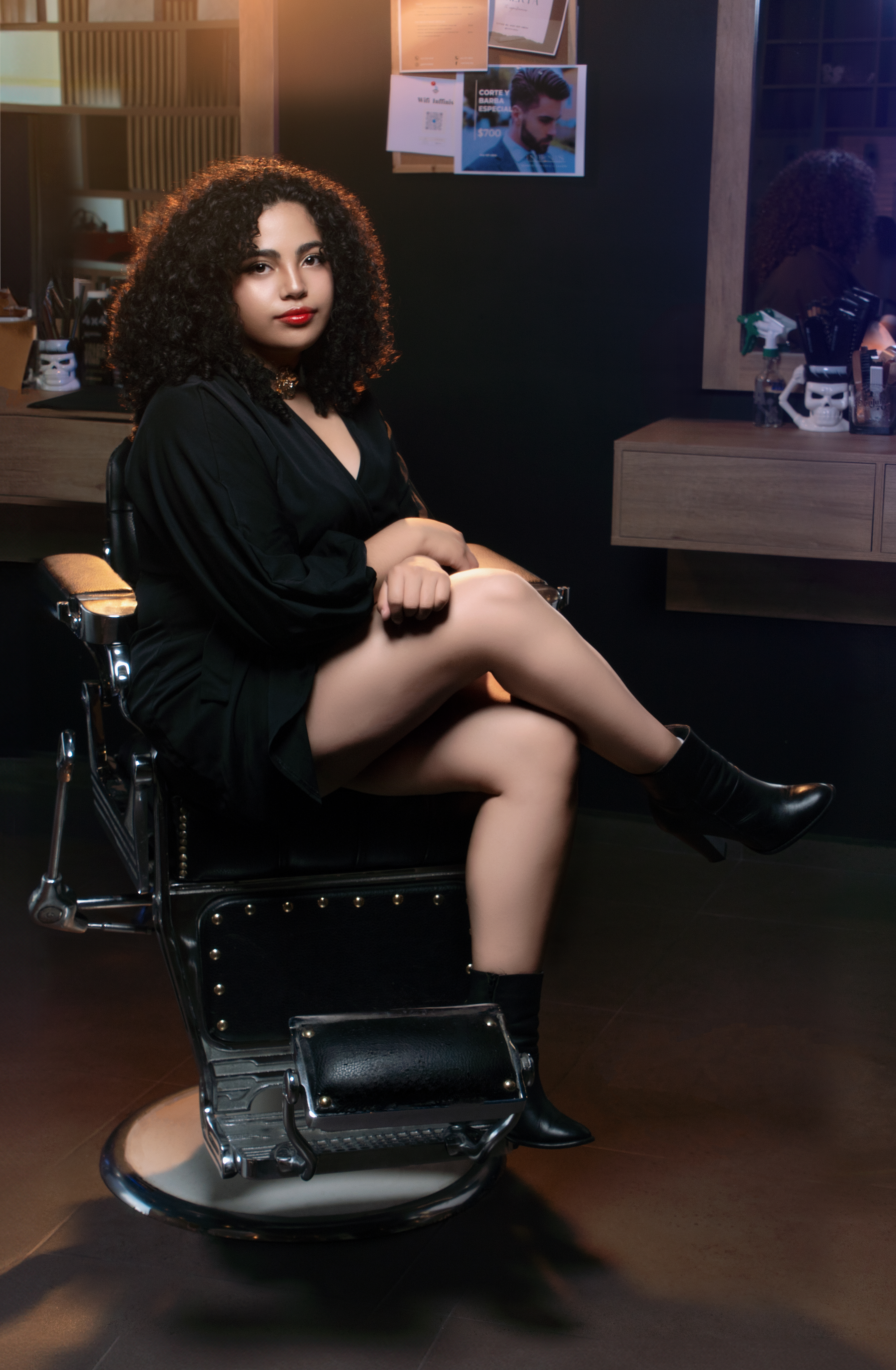 Retrato conceptual con temática de selva, verdes y texturas orgánicas 